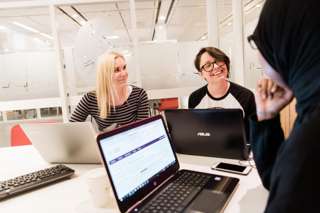 Studenter som studerar i Flemingsberg.